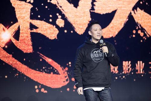 亚洲少妇综合时尚穿搭指南，优雅气质与日常搭配技巧分享
