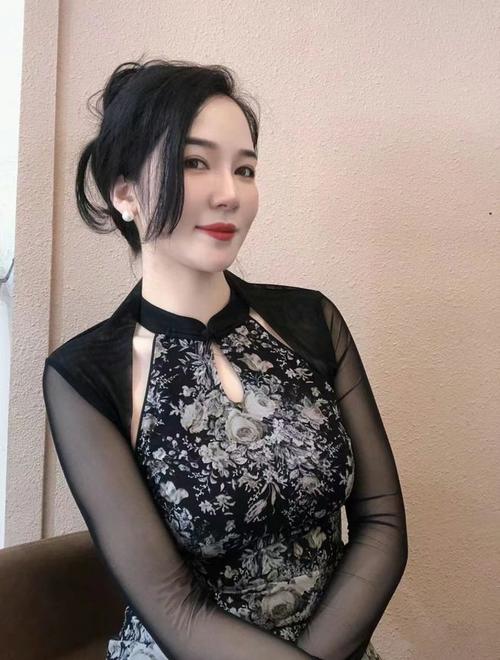 客厅大伦交侩h小雪的相关介绍