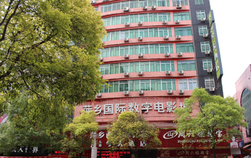 少妇综合亚洲魅力指南：解锁成熟女性的优雅穿搭与气质提升技巧